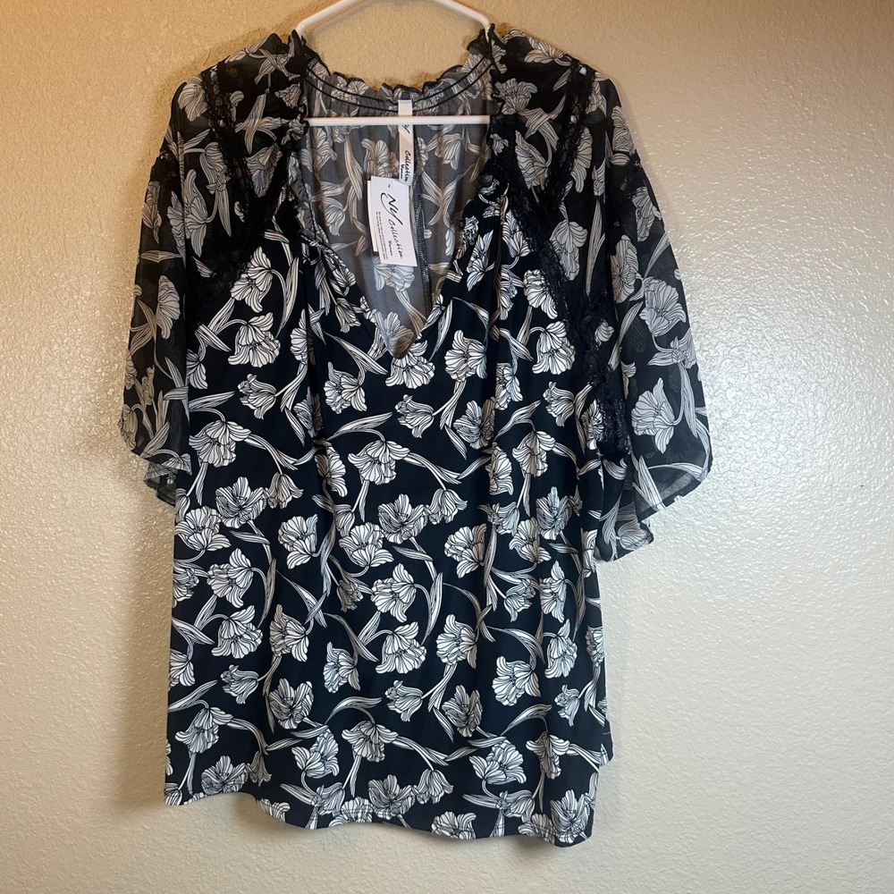 NY Collection Woman Black White Floral Lace Trim V-Neck Flutter Sleeve Blouse 3X